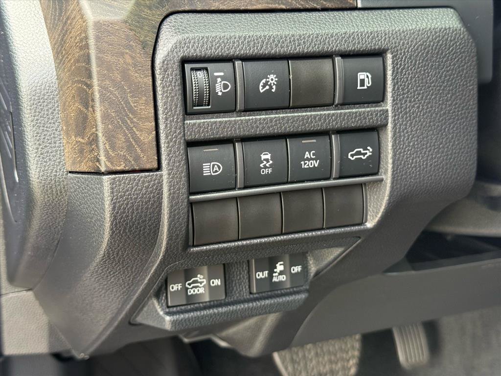 Used 2025 Toyota Tacoma Limited AWD/4WD image 11