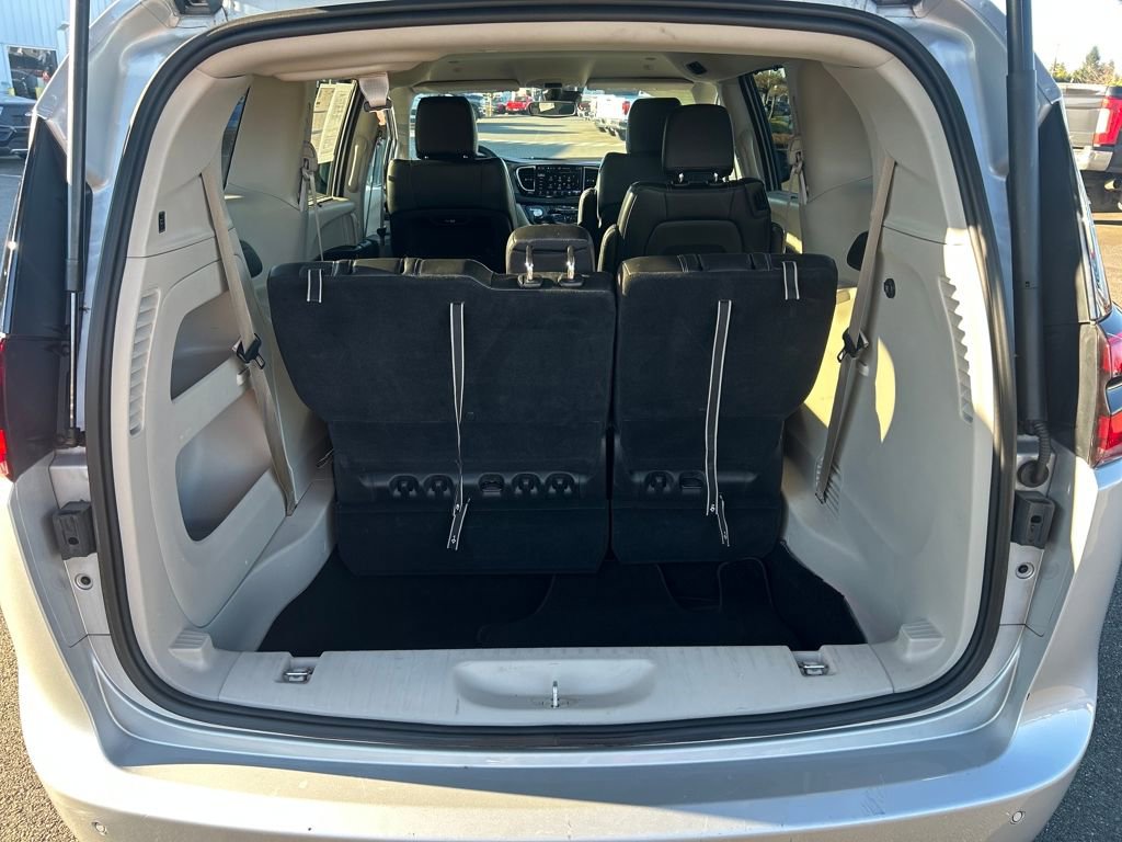 Used 2024 Chrysler Pacifica Touring-L image 33