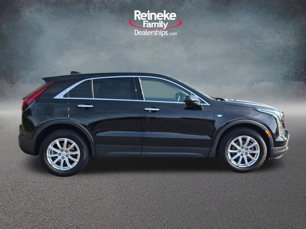 Used 2019 Cadillac XT4 Luxury w/ Cold Weather Package FWD image 4