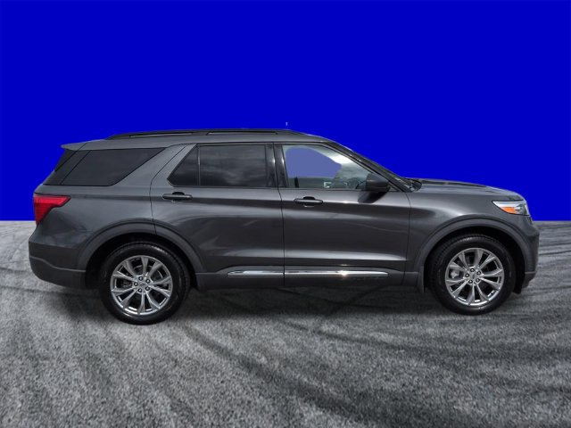 Certified 2020 Ford Explorer XLT w/ Equipment Group 202A AWD/4WD image 3
