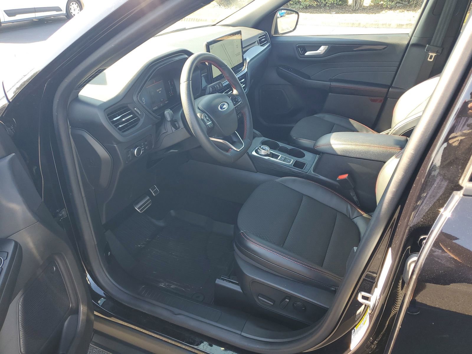 Certified 2024 Ford Escape ST-Line w/ Tech Pack #1 AWD/4WD image 17