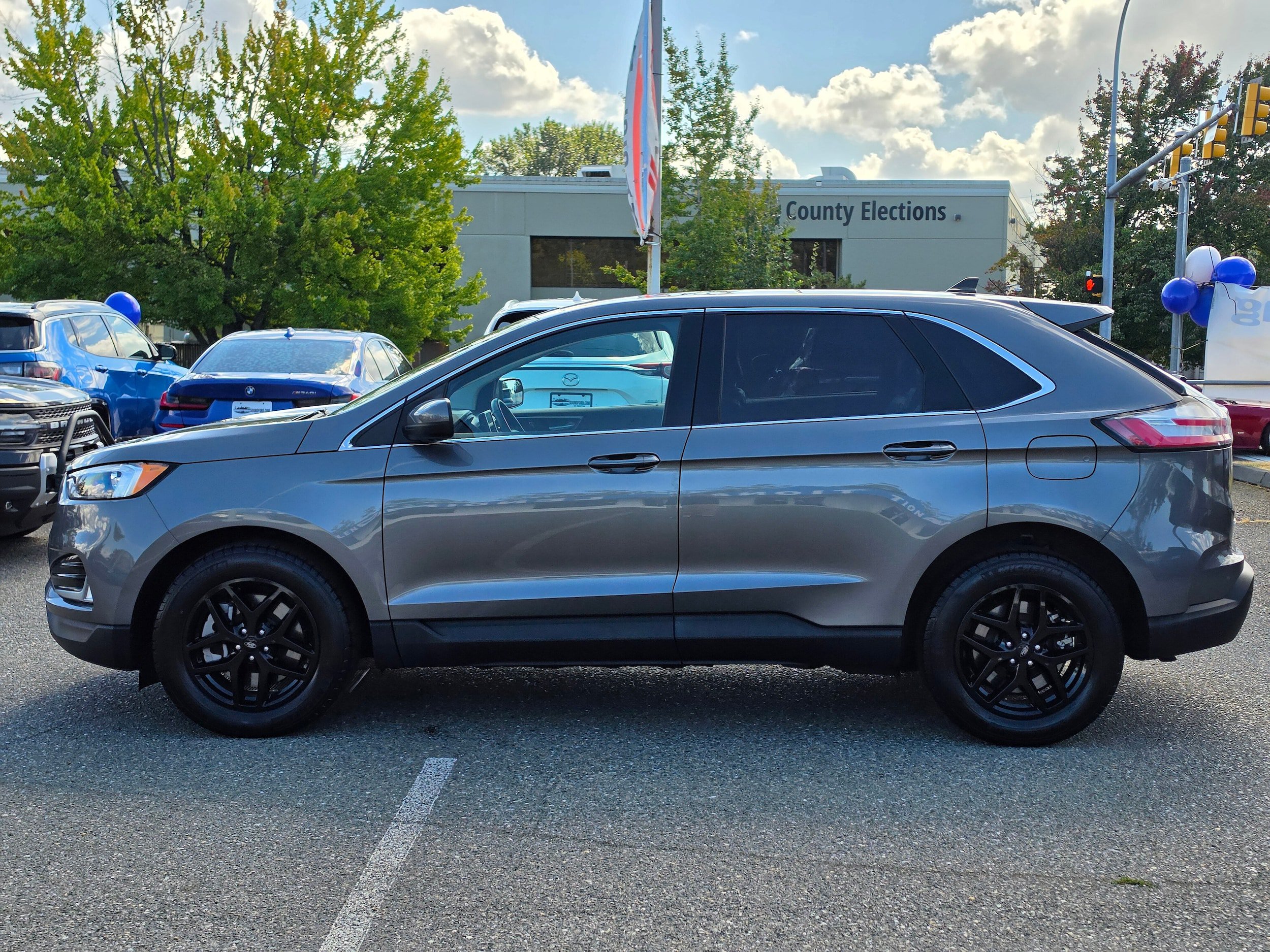 Certified 2023 Ford Edge SEL w/ Convenience Package AWD/4WD image 2