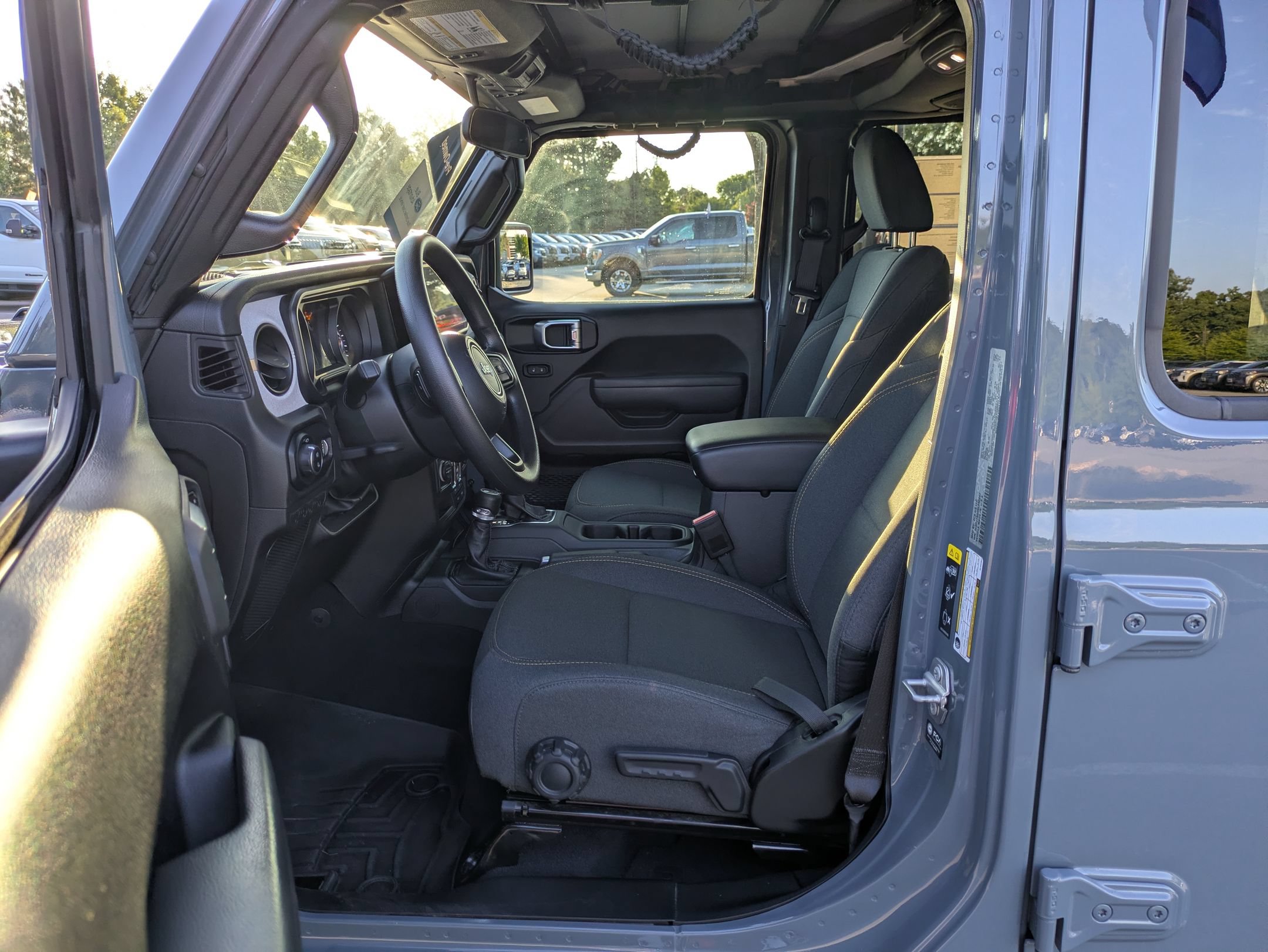 Used 2025 Jeep Gladiator Sport AWD/4WD image 10