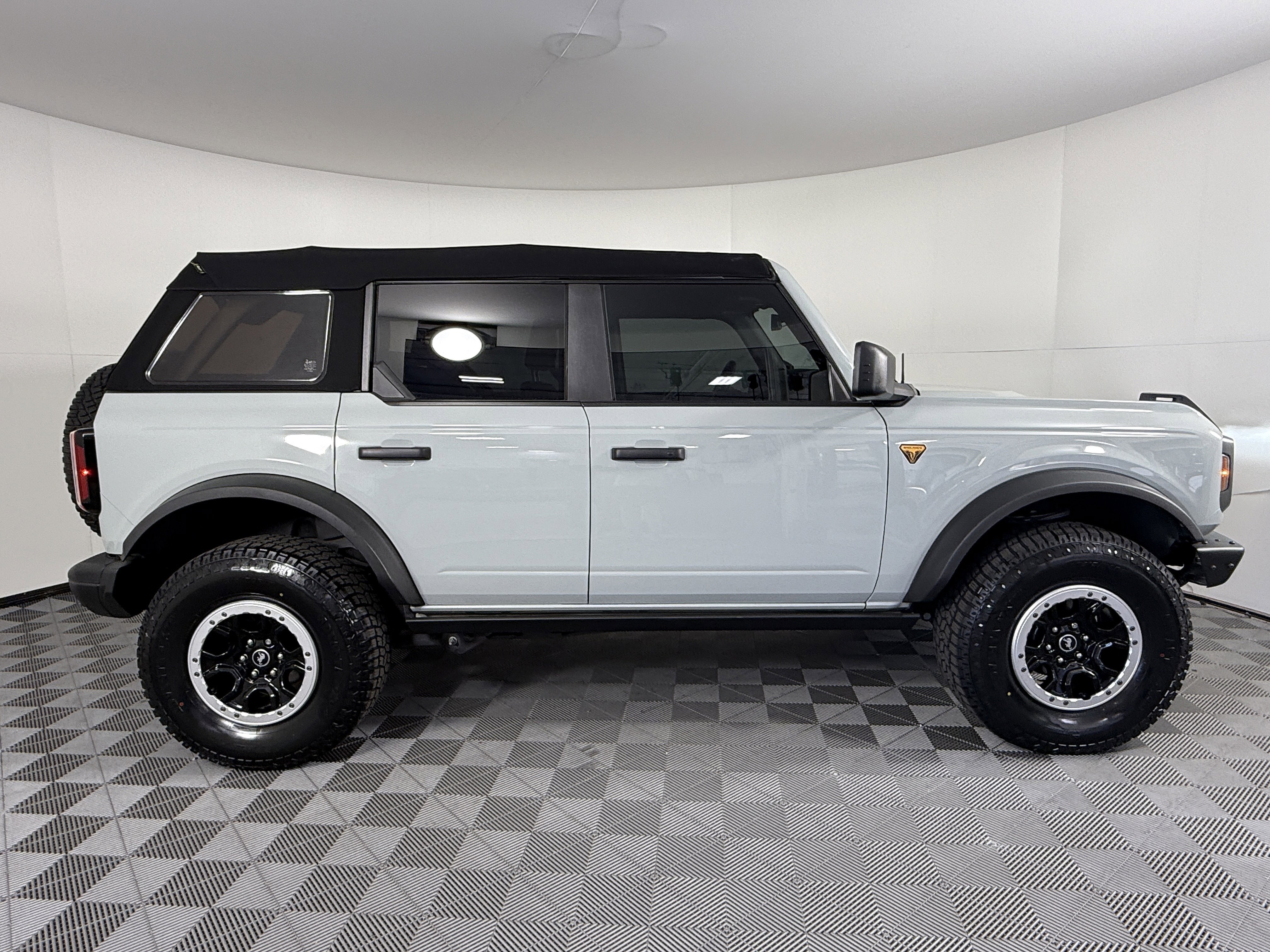 Certified 2022 Ford Bronco Badlands w/ Sasquatch Package AWD/4WD image 2