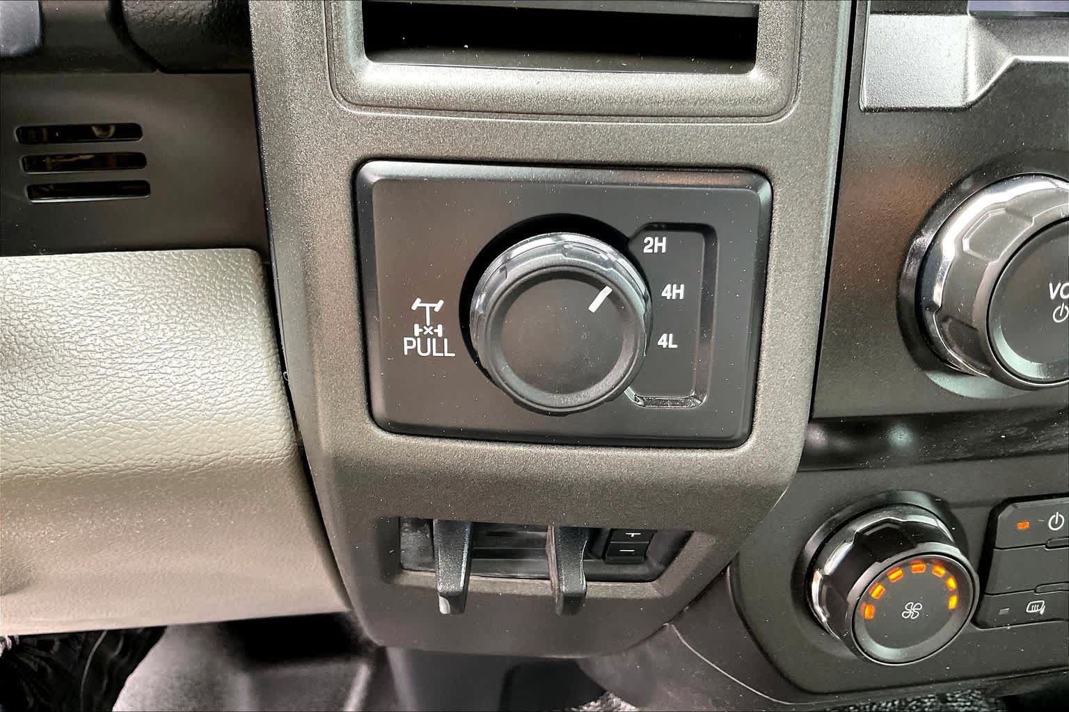Certified 2019 Ford F250 XL w/ STX Appearance Package AWD/4WD image 31