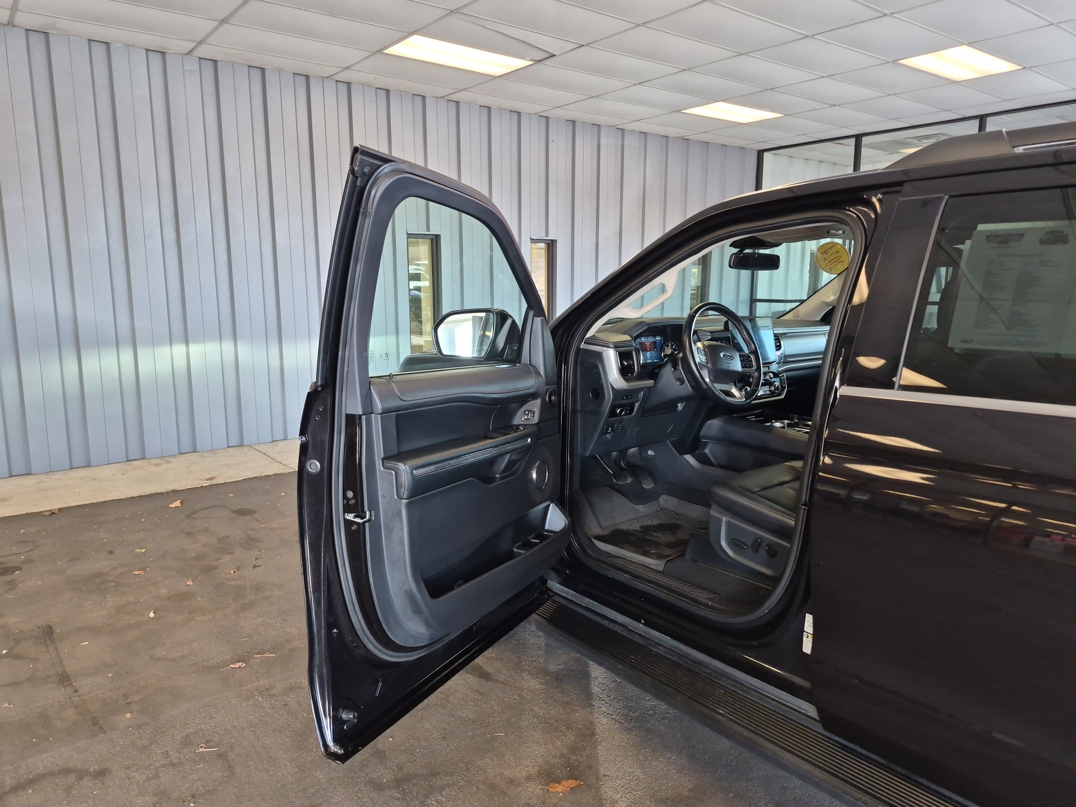 Certified 2024 Ford Expedition XLT image 8
