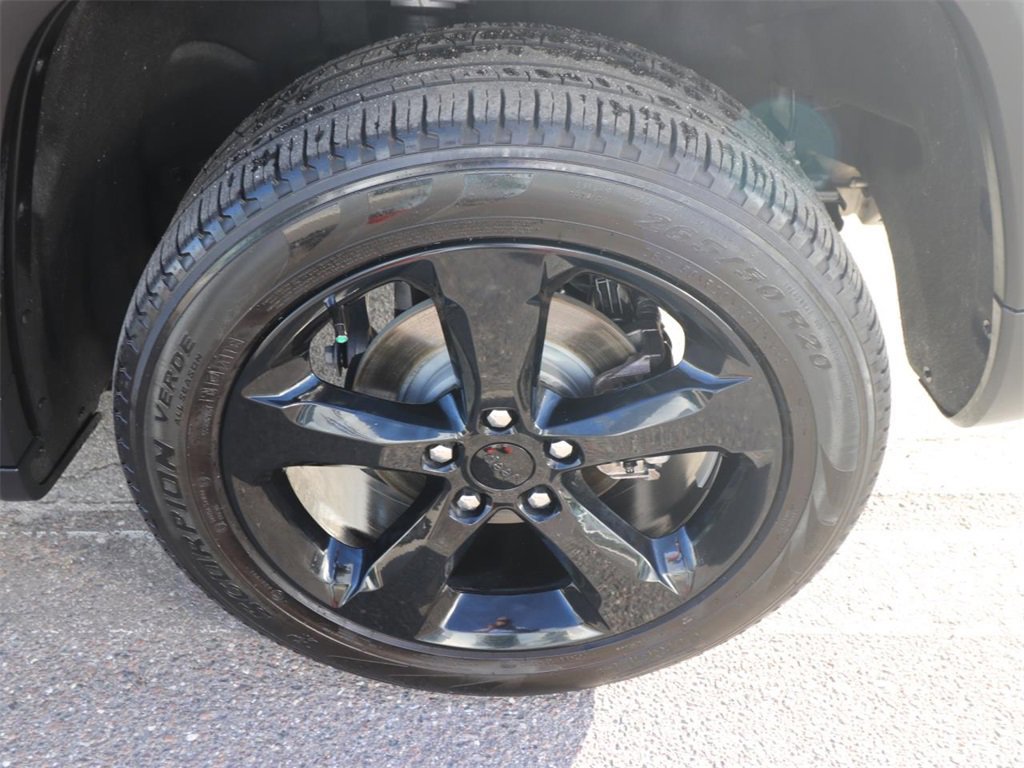 Used 2023 Jeep Grand Cherokee Limited w/ Black Appearance Package image 15