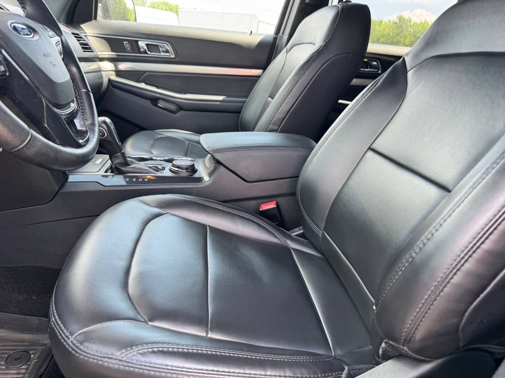 Certified 2019 Ford Explorer XLT w/ Equipment Group 202A AWD/4WD image 10