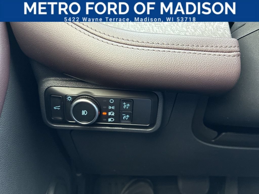 Certified 2025 Ford Explorer Platinum AWD/4WD image 32