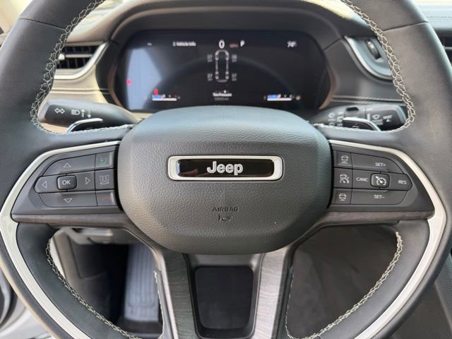 Used 2023 Jeep Grand Cherokee L Limited AWD/4WD image 15