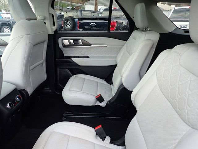 Certified 2025 Ford Explorer Platinum w/ LUX Leather Package AWD/4WD image 18
