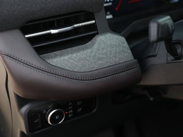 Certified 2025 Ford Explorer Platinum AWD/4WD image 24