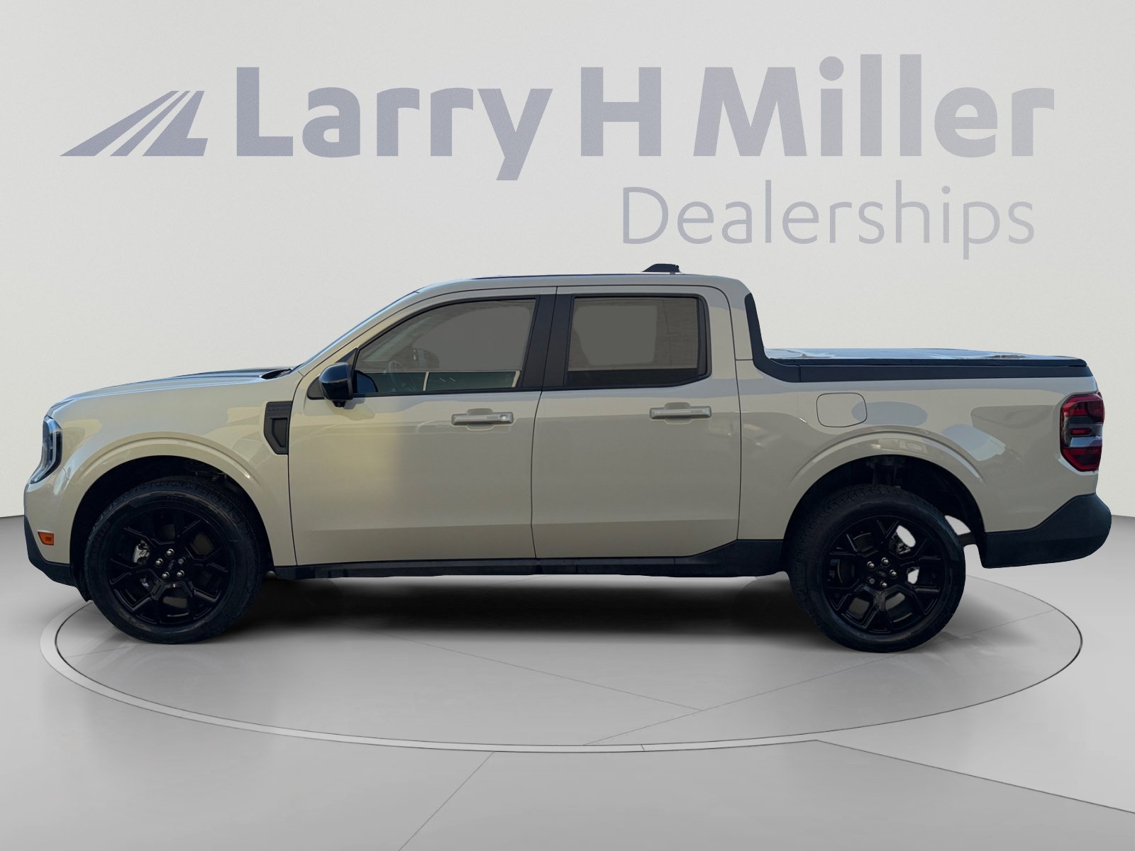 Certified 2025 Ford Maverick Lariat w/ Black Appearance Package AWD/4WD image 2