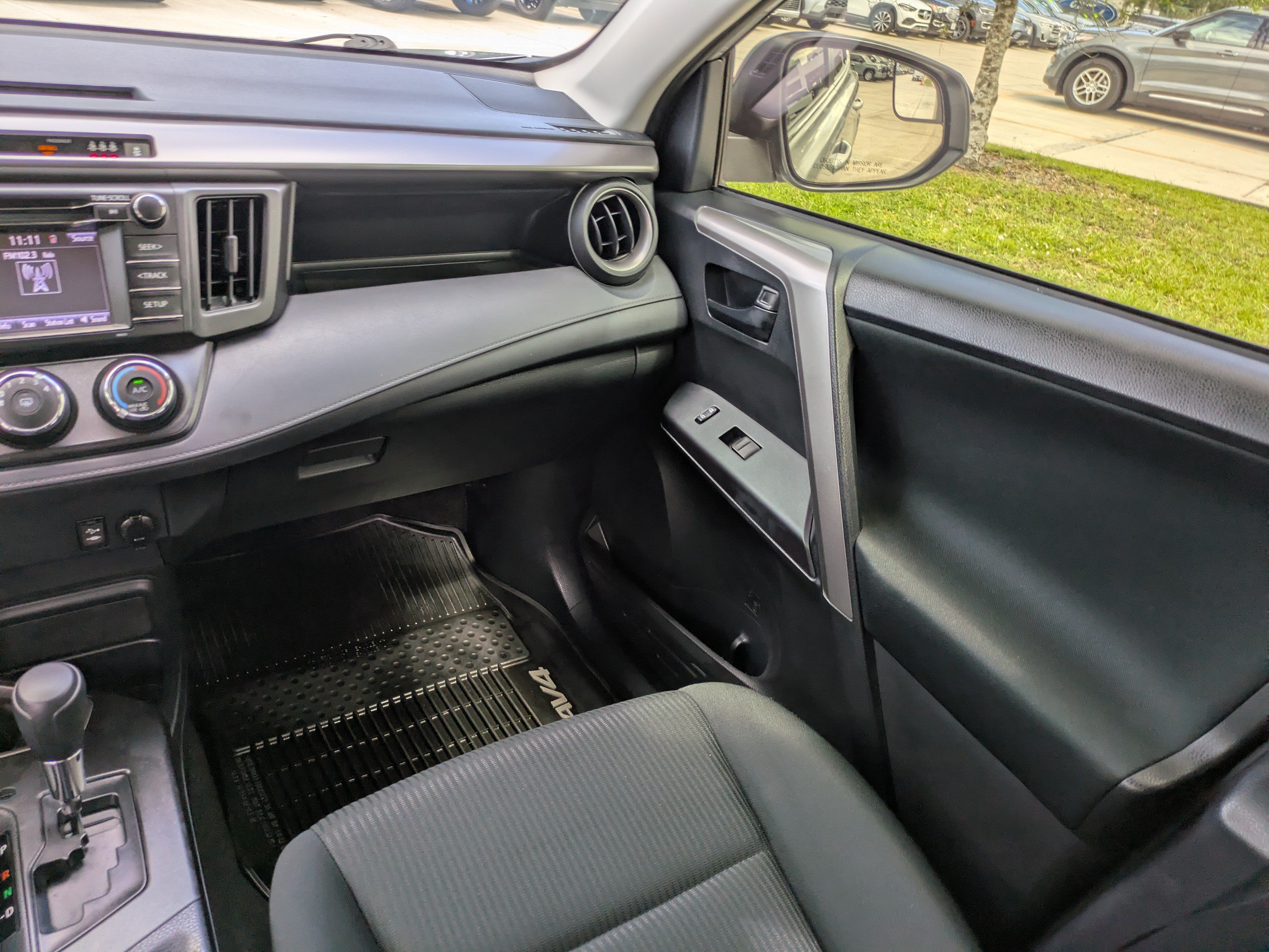 Used 2018 Toyota RAV4 LE w/ All Weather Liner Package FWD image 17