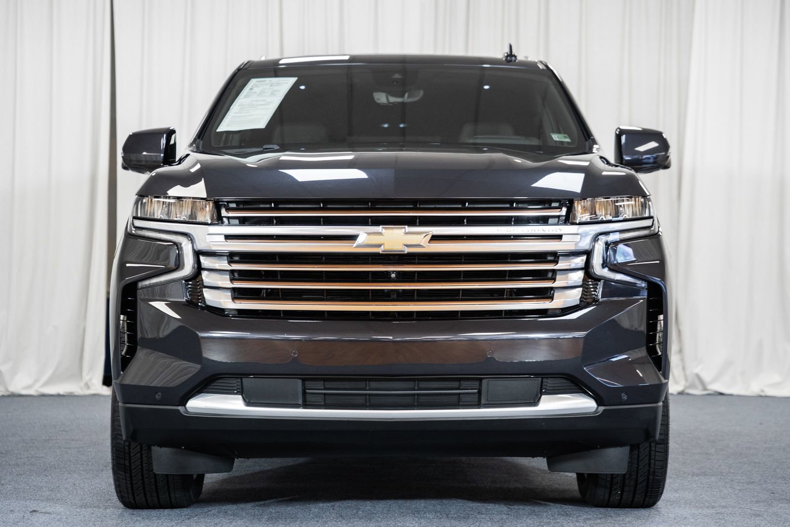 Used 2023 Chevrolet Tahoe High Country image 2