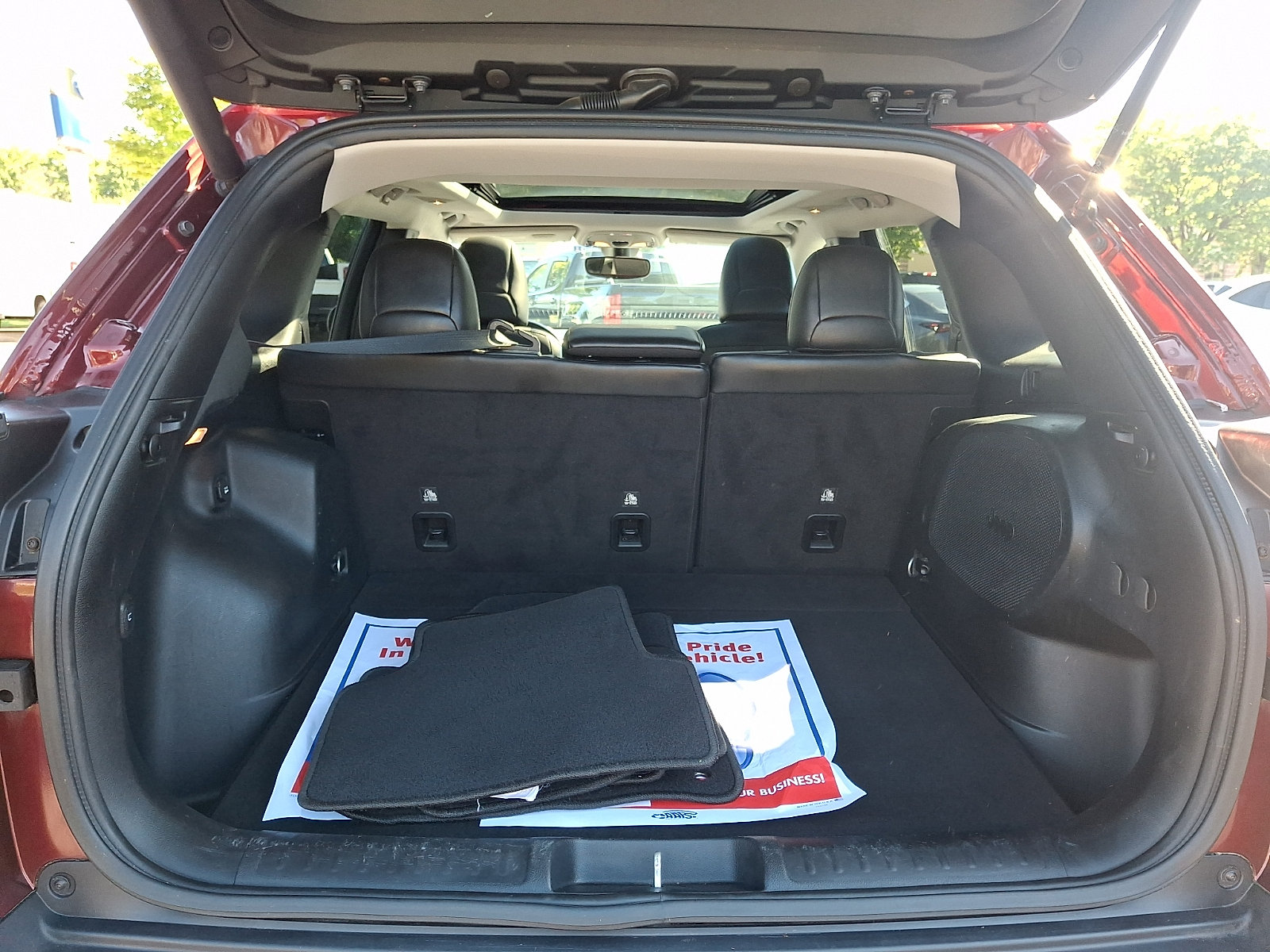 Used 2019 Jeep Cherokee Limited AWD/4WD image 30
