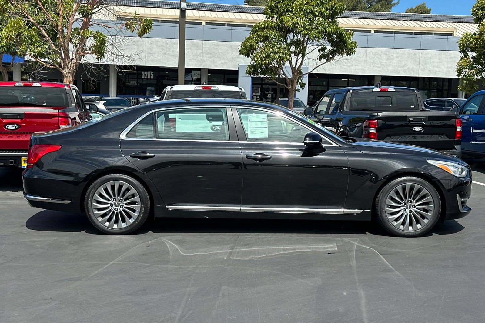 Used 2019 Genesis G90 3.3T Premium RWD image 4