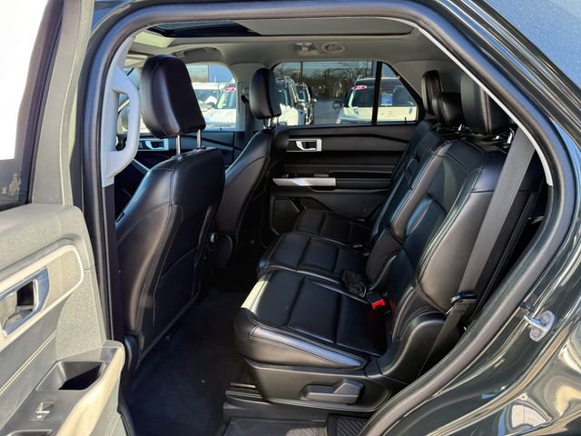 Certified 2022 Ford Explorer XLT w/ Equipment Group 202A image 4