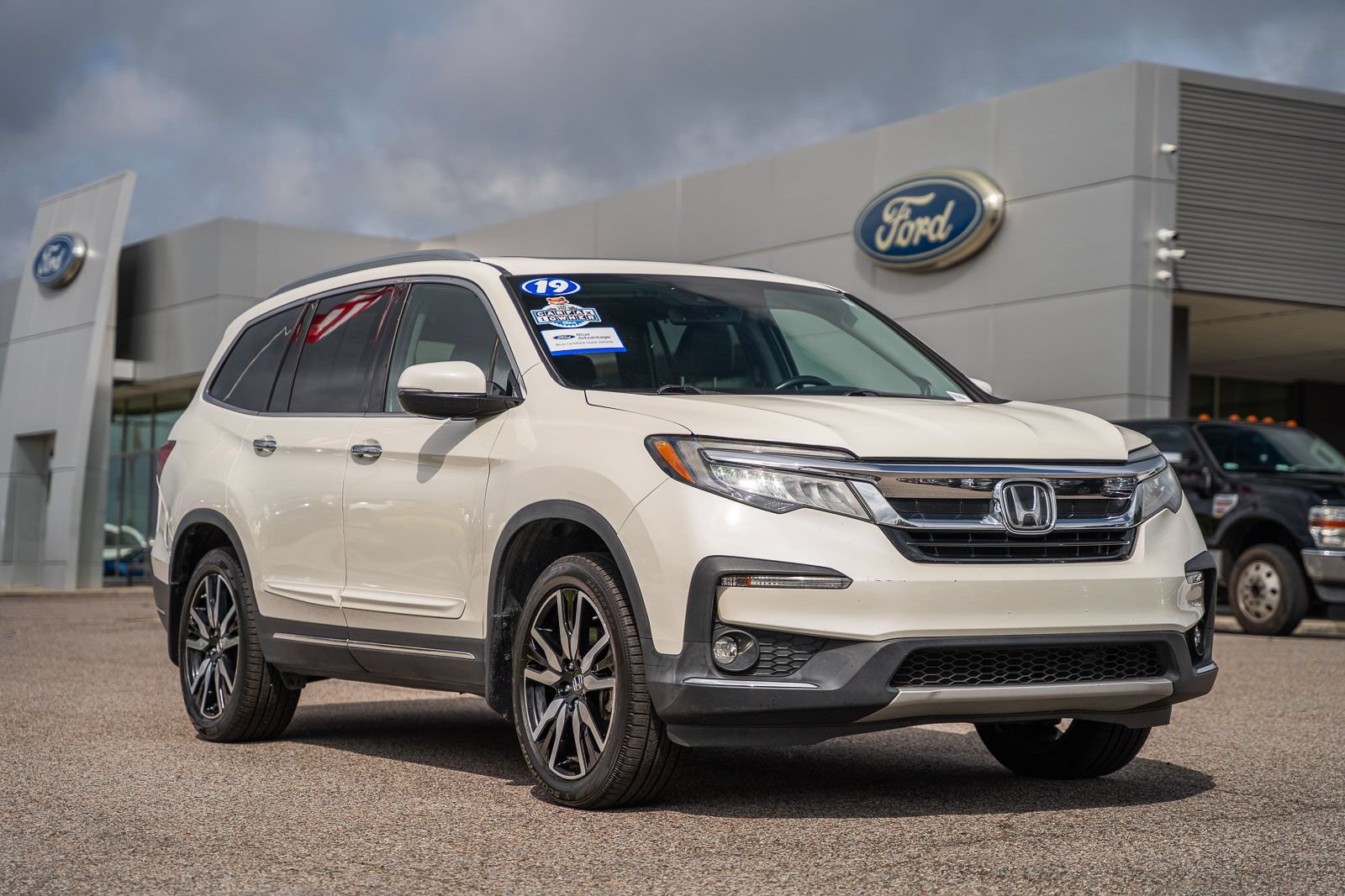 Used 2019 Honda Pilot Touring image 1