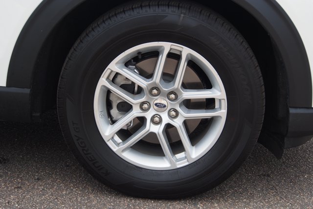 Certified 2026 Ford Explorer Active RWD image 9