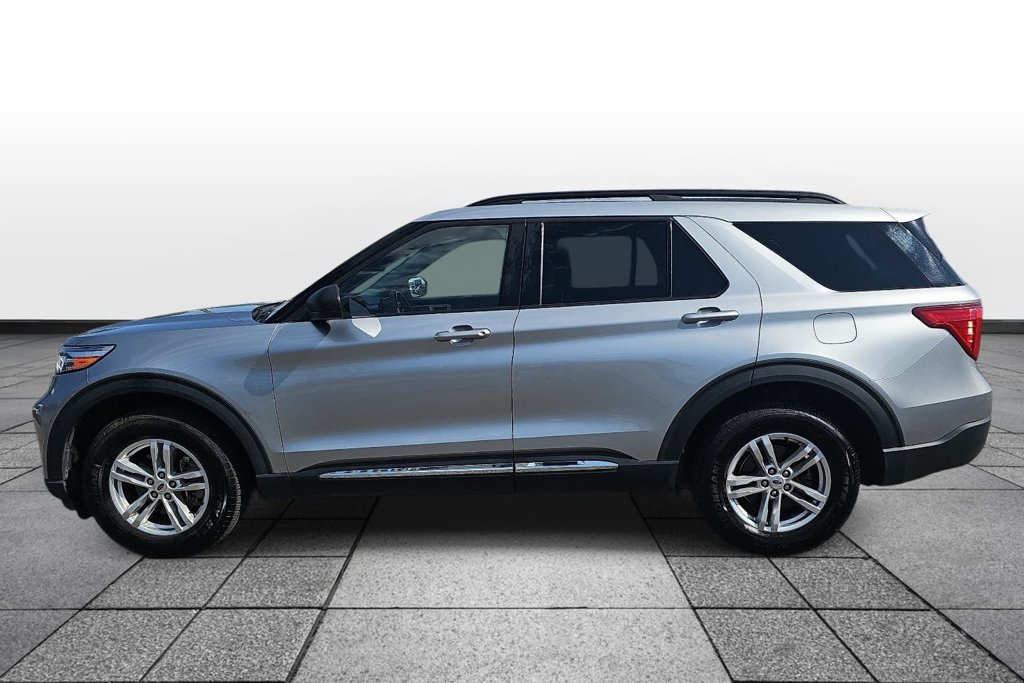 Certified 2023 Ford Explorer XLT w/ Equipment Group 202A AWD/4WD image 8