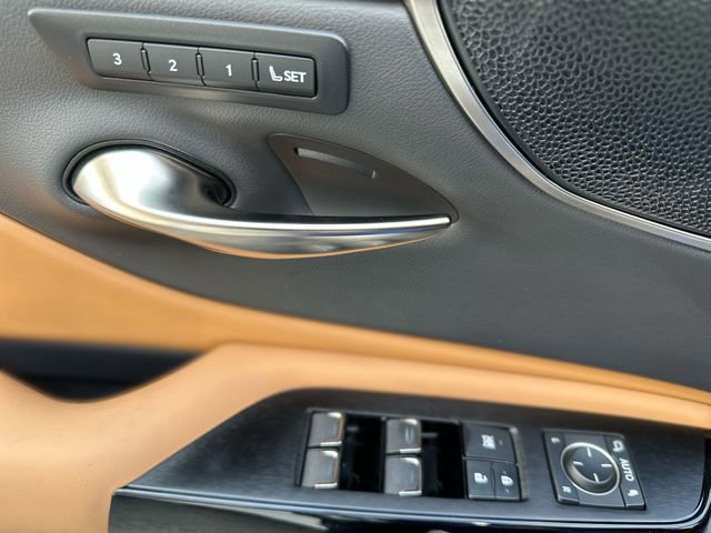 Used 2024 Lexus ES 300h Ultra Luxury w/ Accessory Package (Z2) image 14