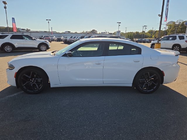 Used 2019 Dodge Charger SXT w/ Blacktop Package RWD image 6