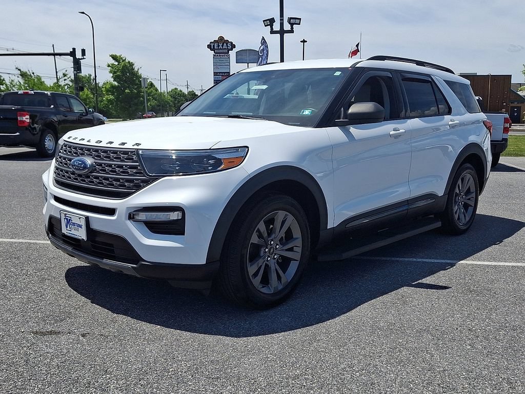 Certified 2021 Ford Explorer XLT w/ Equipment Group 202A AWD/4WD image 3