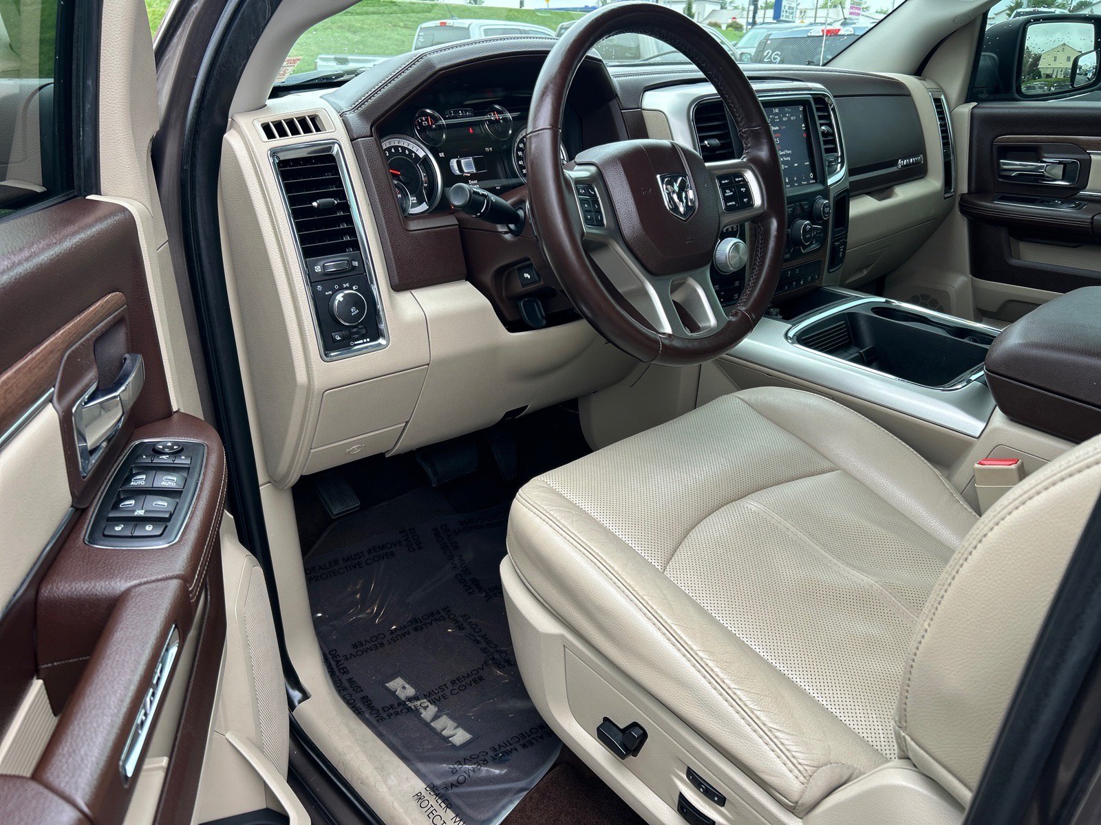 Used 2018 RAM 1500 Laramie w/ Convenience Group AWD/4WD image 5