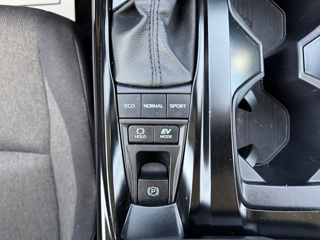 Used 2025 Toyota Camry LE image 24