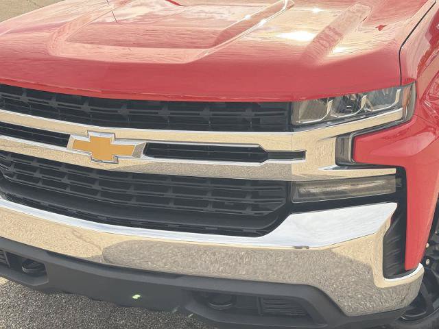 Used 2020 Chevrolet Silverado 1500 LT w/ LT Value Package AWD/4WD image 11