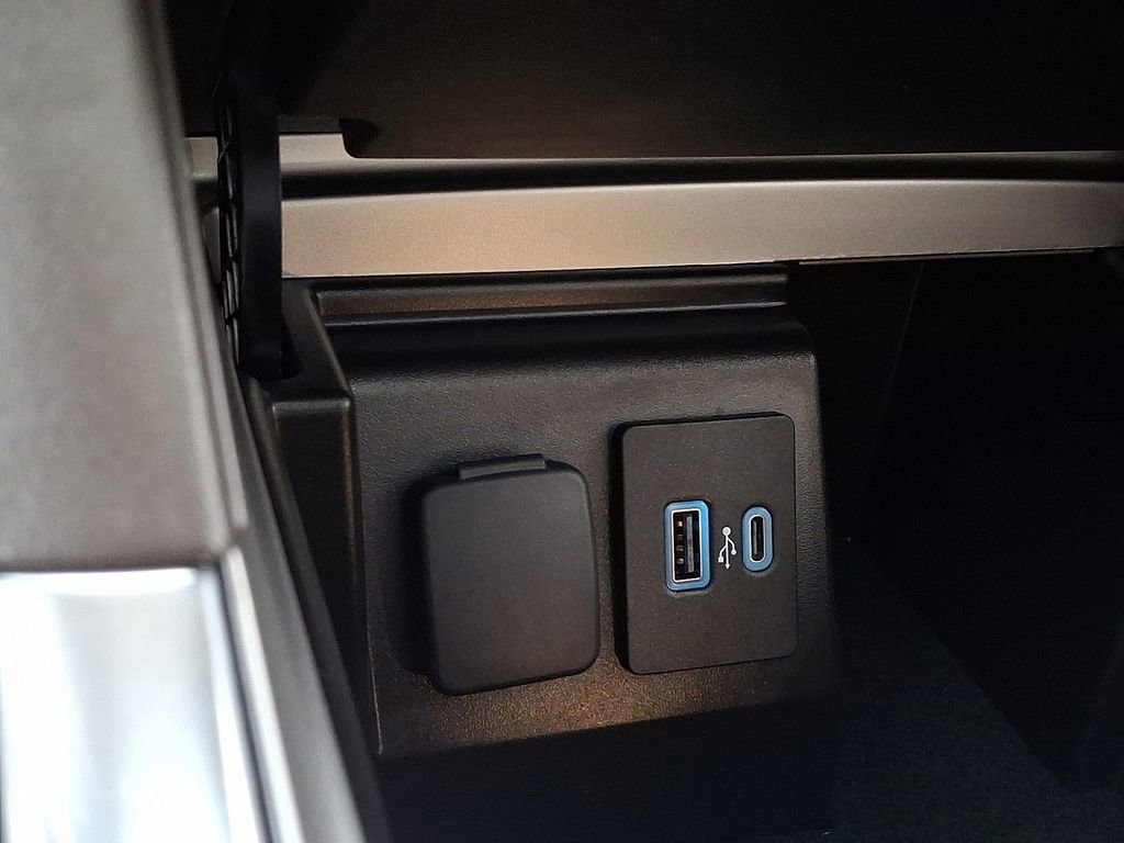 Certified 2022 Ford Explorer Platinum w/ Technology Package image 26