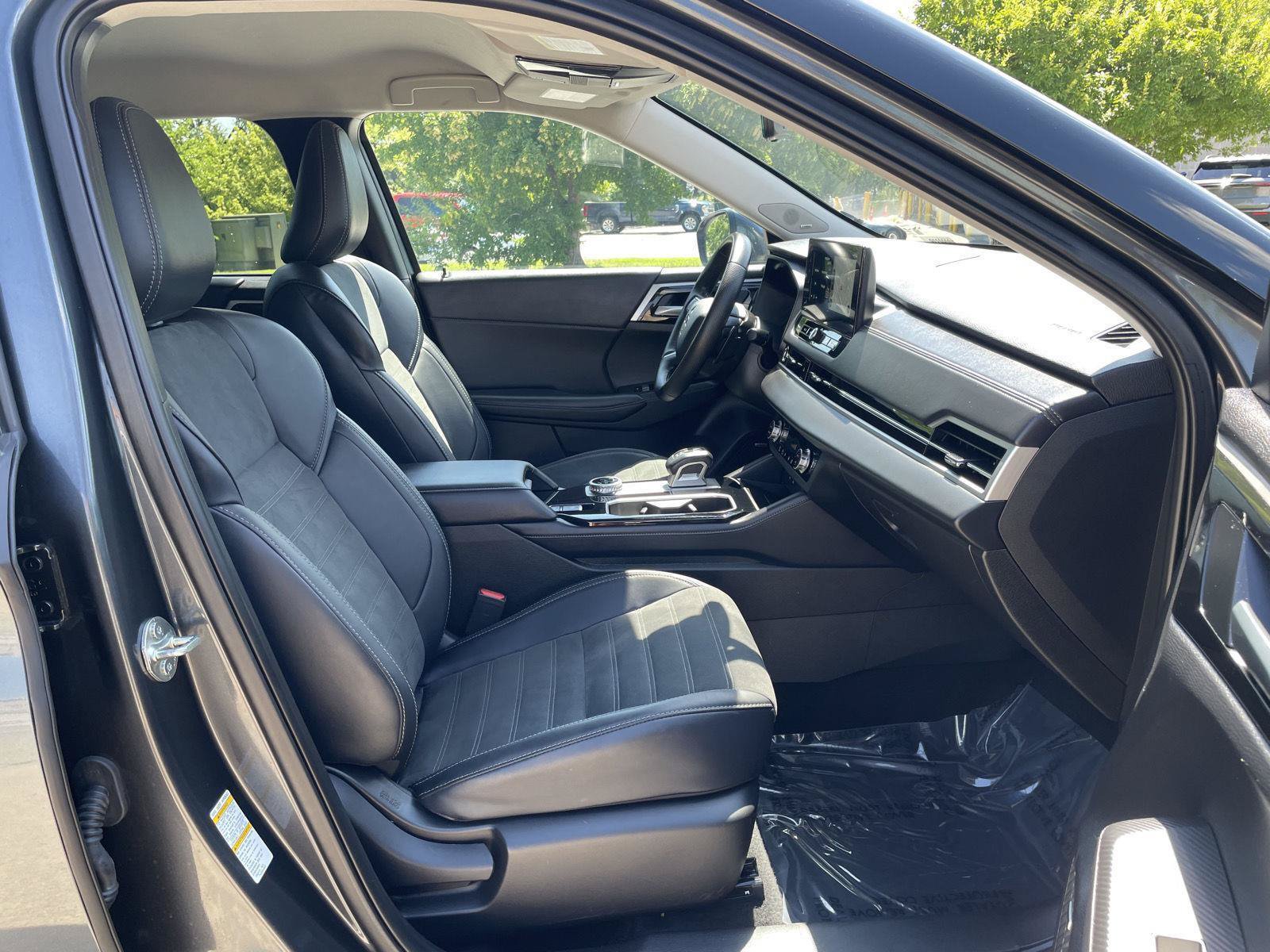 Used 2025 Mitsubishi Outlander SE FWD image 19