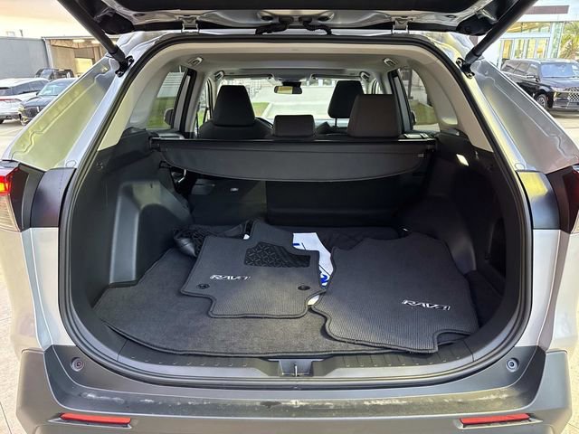 Used 2025 Toyota RAV4 XLE image 9