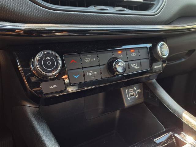Used 2025 Jeep Compass Latitude w/ Altitude Special Edition AWD/4WD image 10