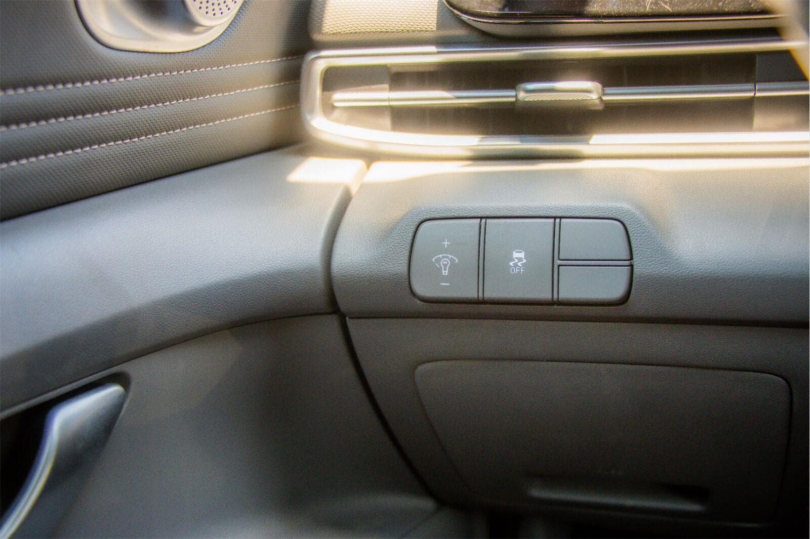 Used 2025 Hyundai Elantra SEL FWD image 14