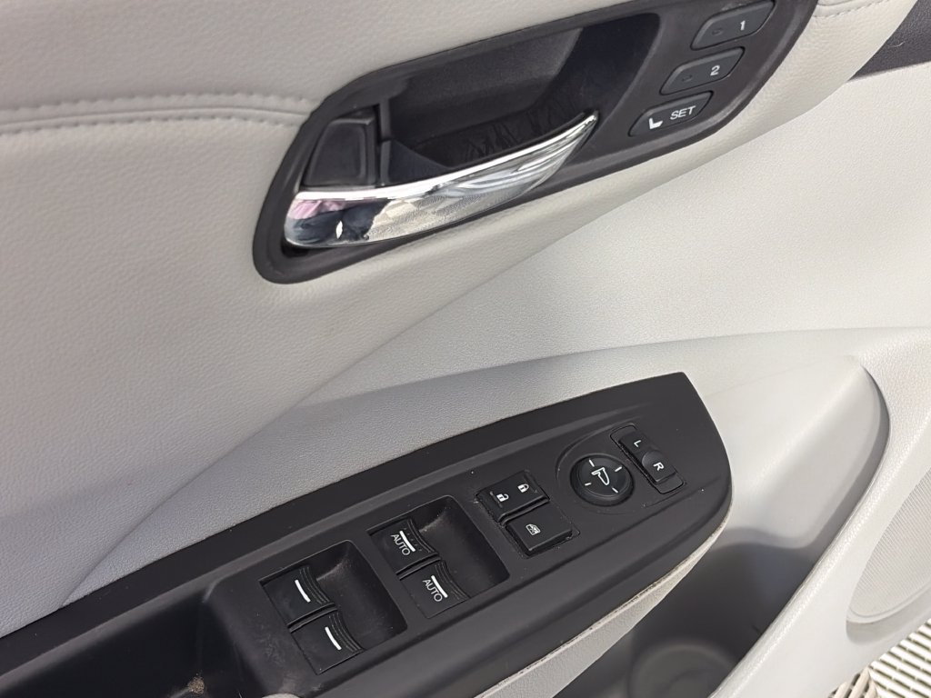 Used 2018 Acura RDX w/ Technology Package AWD/4WD image 26