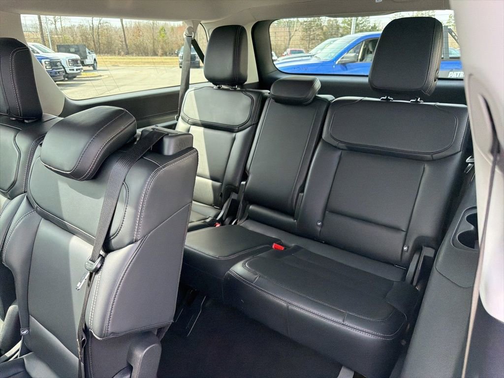 Certified 2025 Ford Expedition Max Platinum image 16