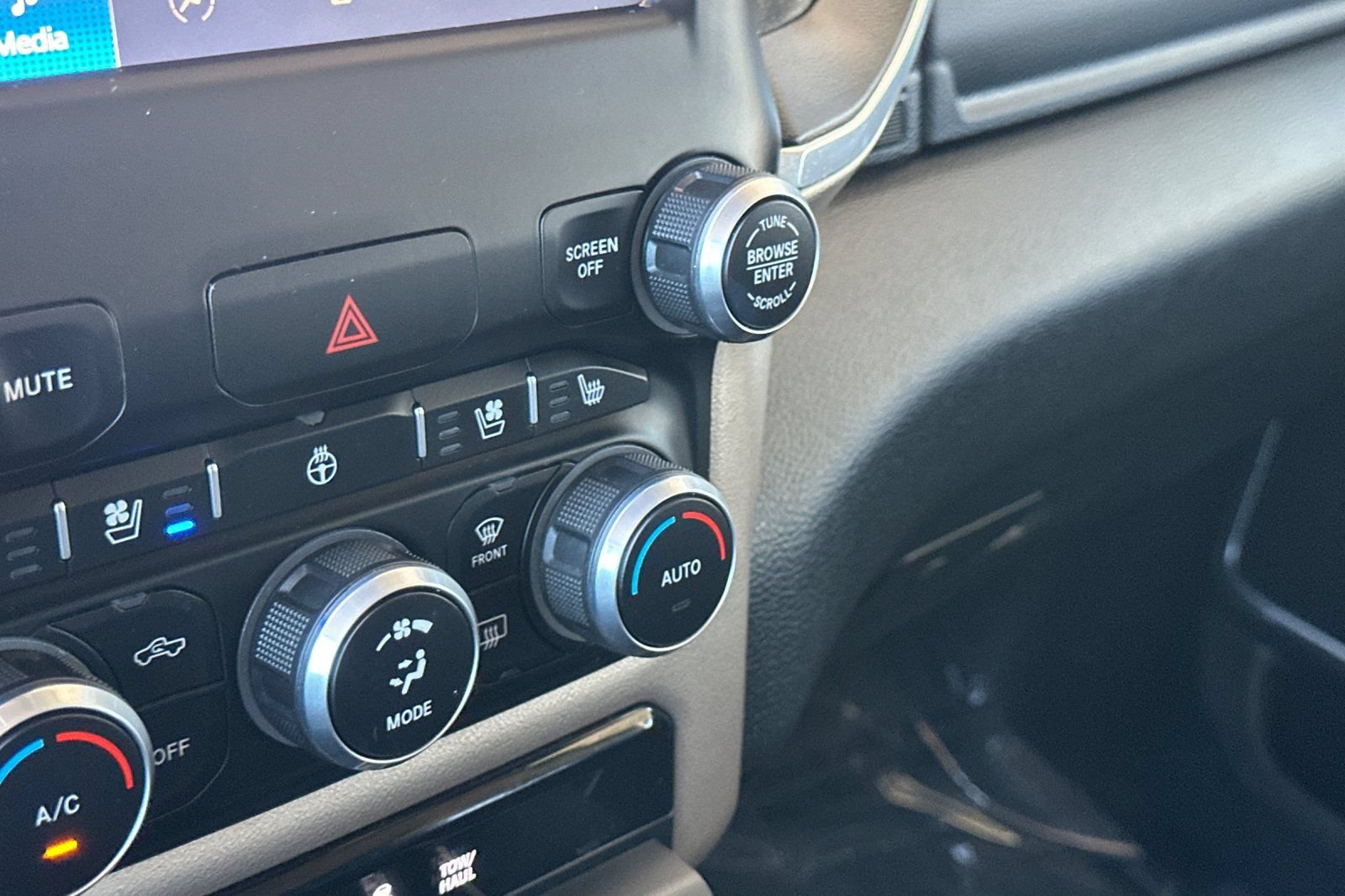 Used 2022 RAM 1500 Laramie AWD/4WD image 28