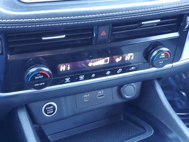 Used 2021 Nissan Rogue SV image 25