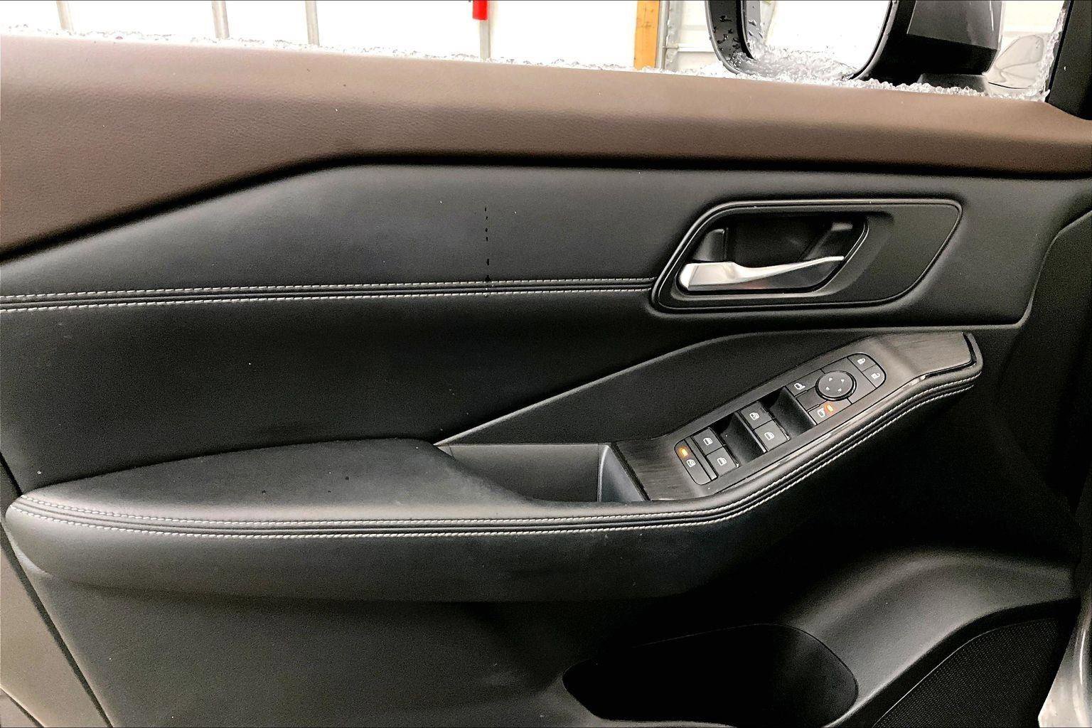 Used 2023 Nissan Rogue SV w/ SV Premium B Package image 22