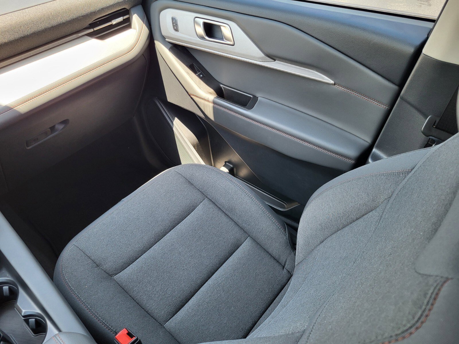 Certified 2025 Ford Explorer Active RWD image 16