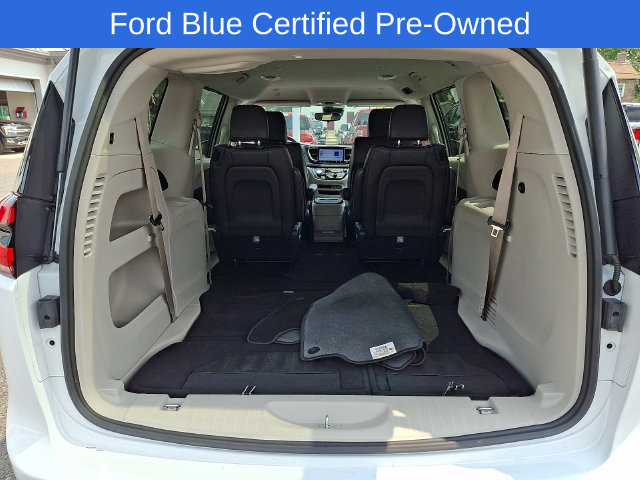 Used 2023 Chrysler Pacifica Touring-L FWD image 31