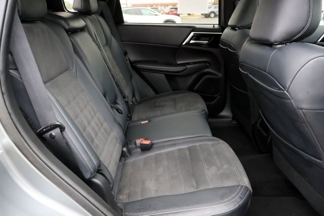 Used 2024 Mitsubishi Outlander SE image 23