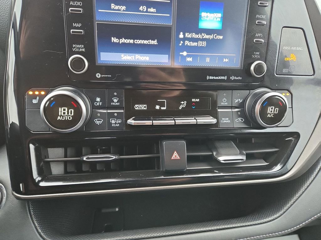 Used 2022 Toyota Highlander XLE AWD/4WD image 11