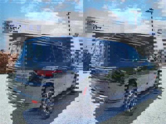 Used 2023 Jeep Wagoneer L Series III w/ Preferred Equipment Group image 5