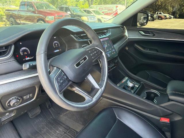 Used 2024 Jeep Grand Cherokee L Limited w/ Black Appearance Package RWD image 9