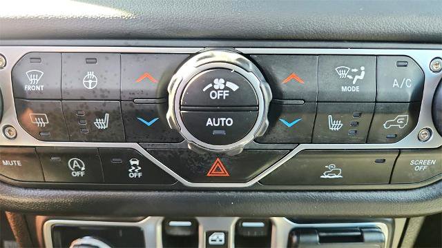 Used 2025 Jeep Wrangler Unlimited Sahara image 18