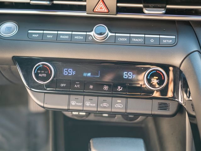 Used 2024 Hyundai Elantra Blue image 29