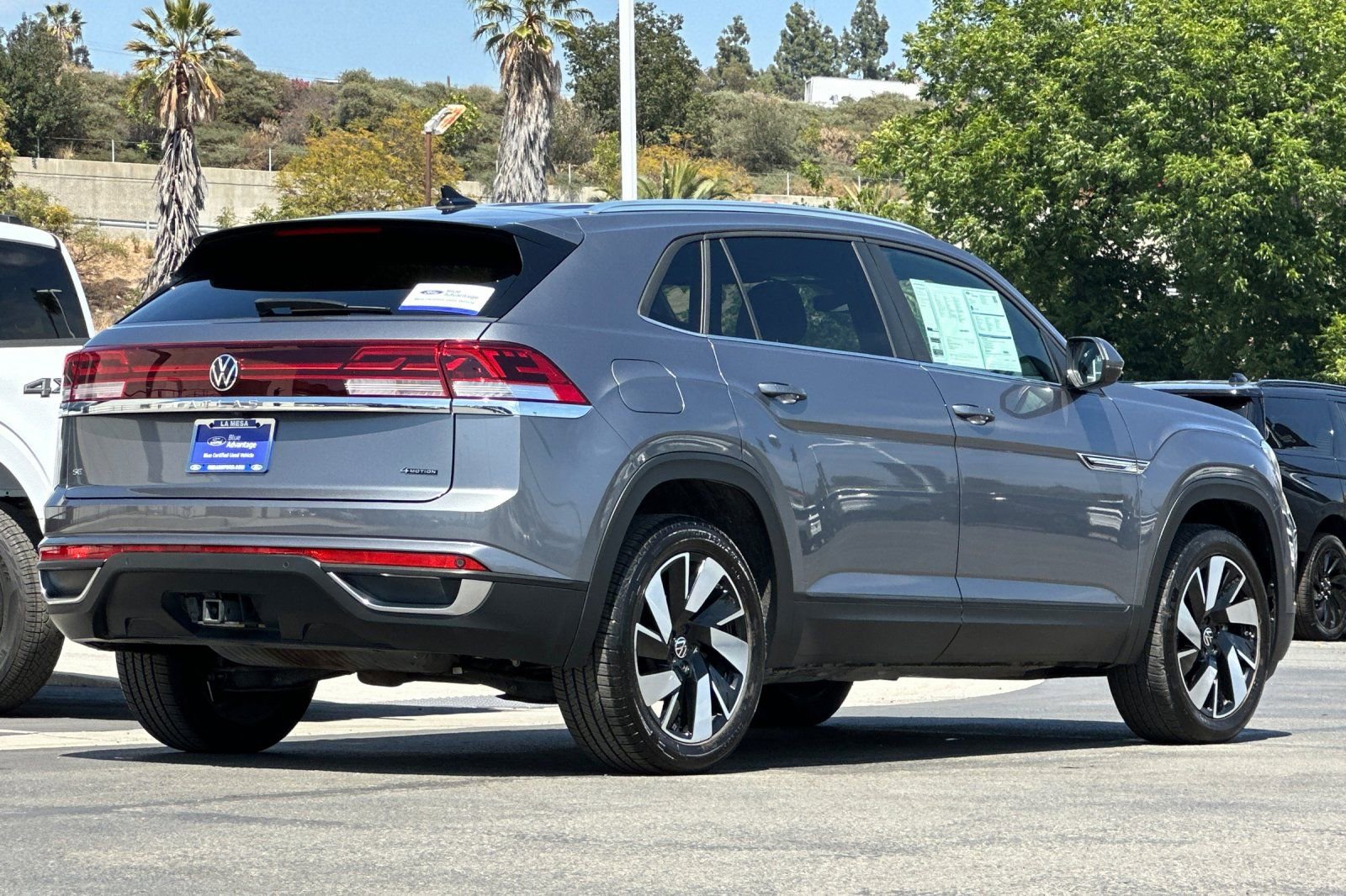 Used 2024 Volkswagen Atlas Cross Sport SE AWD/4WD image 3
